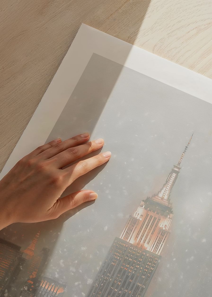 Poster met een winters schilderij van een verlicht Empire State Building-12