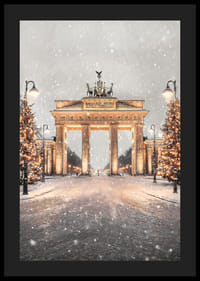 Poster met Brandenburger Tor in winterlandschap, sneeuw en kerstbomen-4