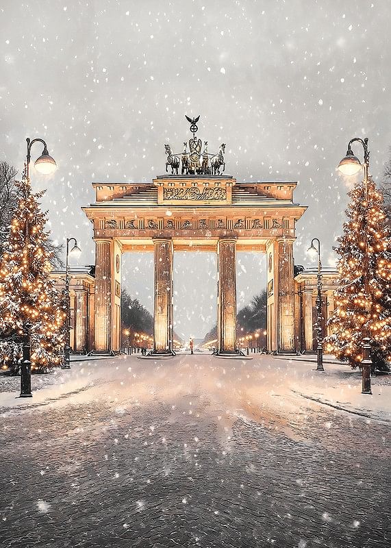 Plakat med et maleri af en oplyst Brandenburger Tor-12