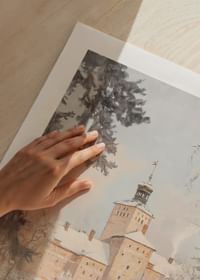 Plakát egy behavazott kastély festményével téli környezetben-5