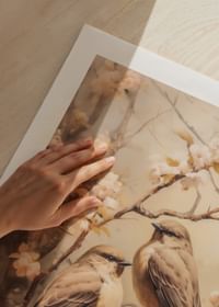 Une affiche avec deux oiseaux sur une branche fleurie dans une ambiance printanière de rêve-5