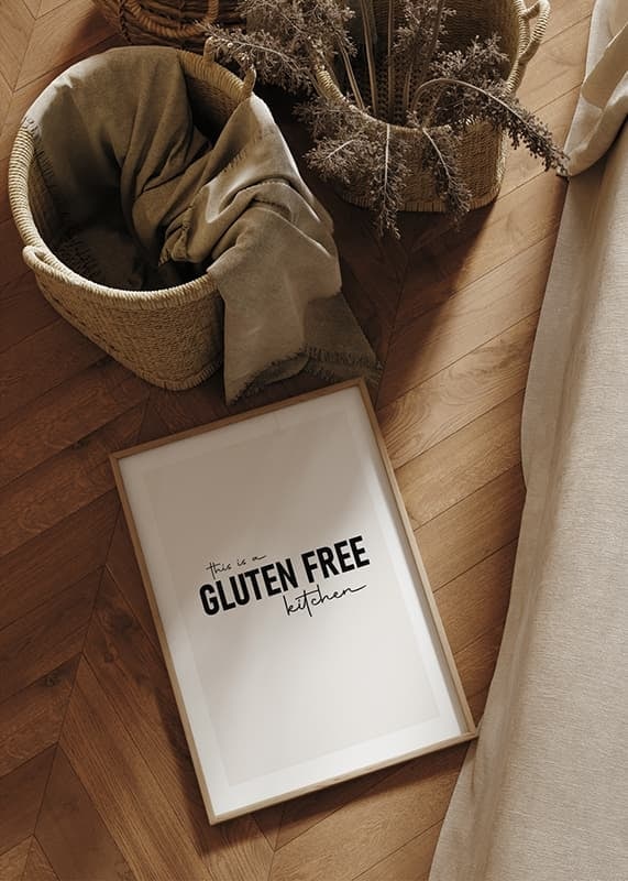 Textmotiv med svart text 'Gluten Free Kitchen' mot beige bakgrund-12