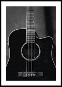 Primo piano in bianco e nero di una chitarra acustica su sfondo di cemento-2