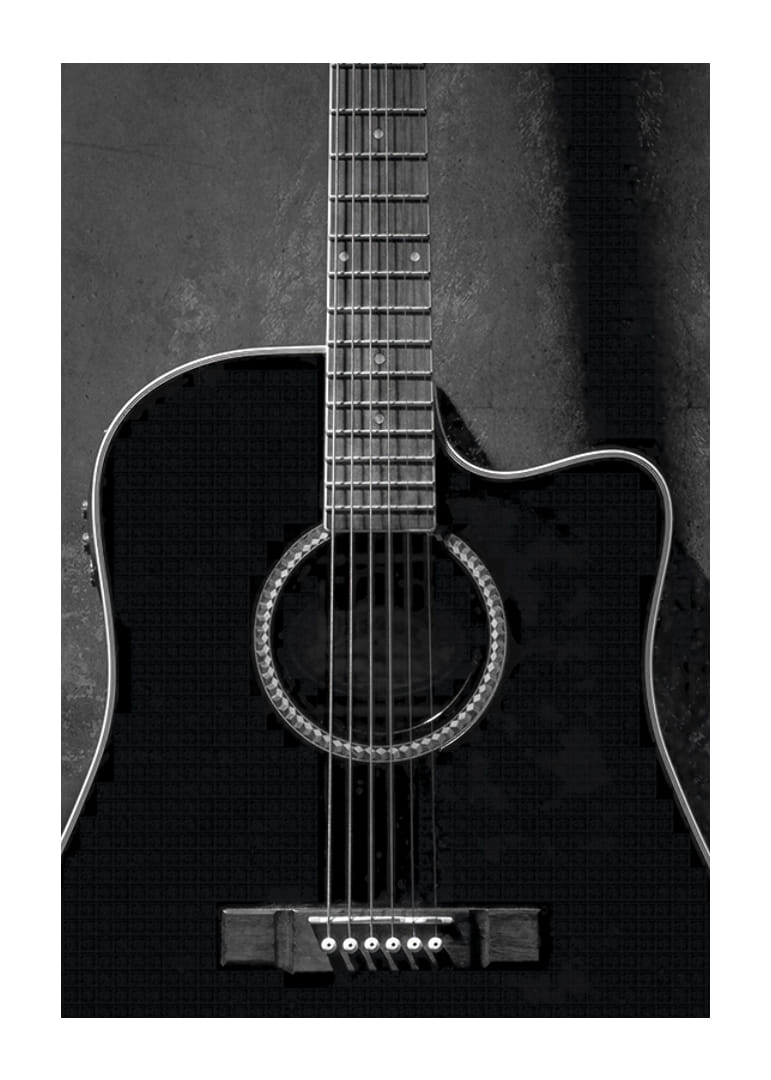 Primo piano in bianco e nero di una chitarra acustica su sfondo di cemento-12