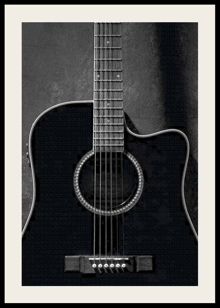 Primo piano in bianco e nero di una chitarra acustica su sfondo di cemento-12