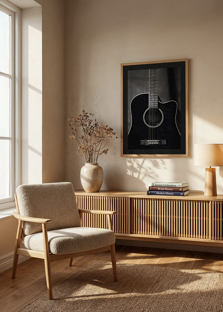 Primo piano in bianco e nero di una chitarra acustica su sfondo di cemento-12