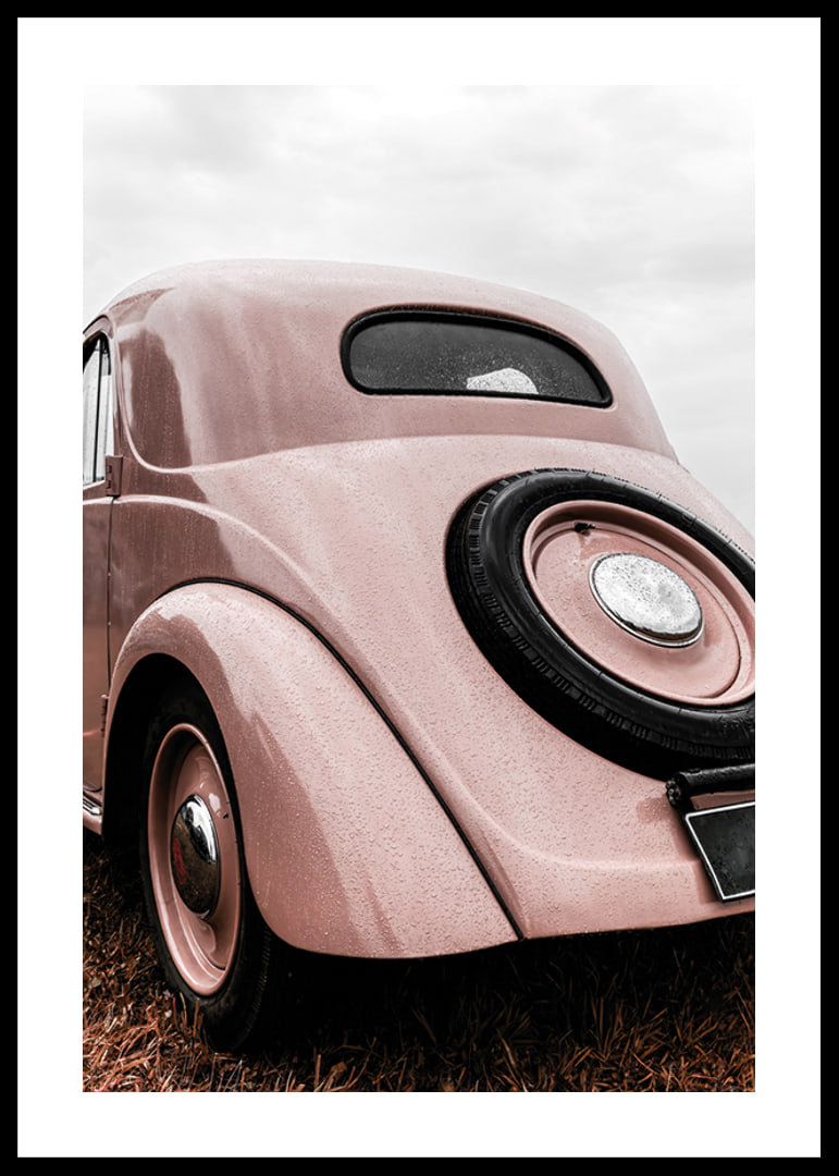 Klasiskas rozā vintage automašīnas fotogrāfija zālē, skats no aizmugures-12