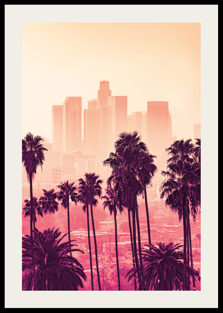 Palmbomen voor de skyline van Los Angeles in roze en oranje tinten-12
