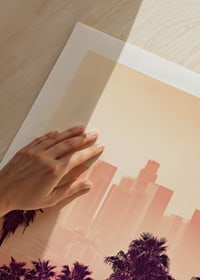 Palmbomen voor de skyline van Los Angeles in roze en oranje tinten-9