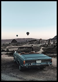 Fotografisches klassisches Cabrio am Aussichtspunkt mit Heißluftballons-6