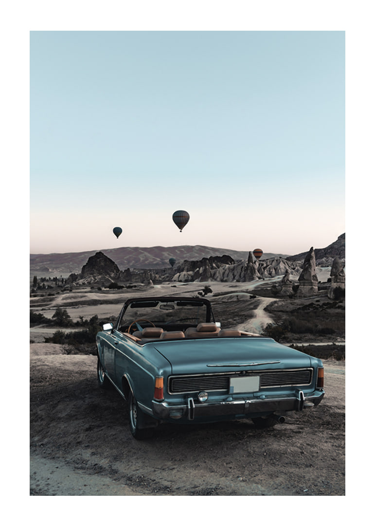 Fotografisches klassisches Cabrio am Aussichtspunkt mit Heißluftballons-12