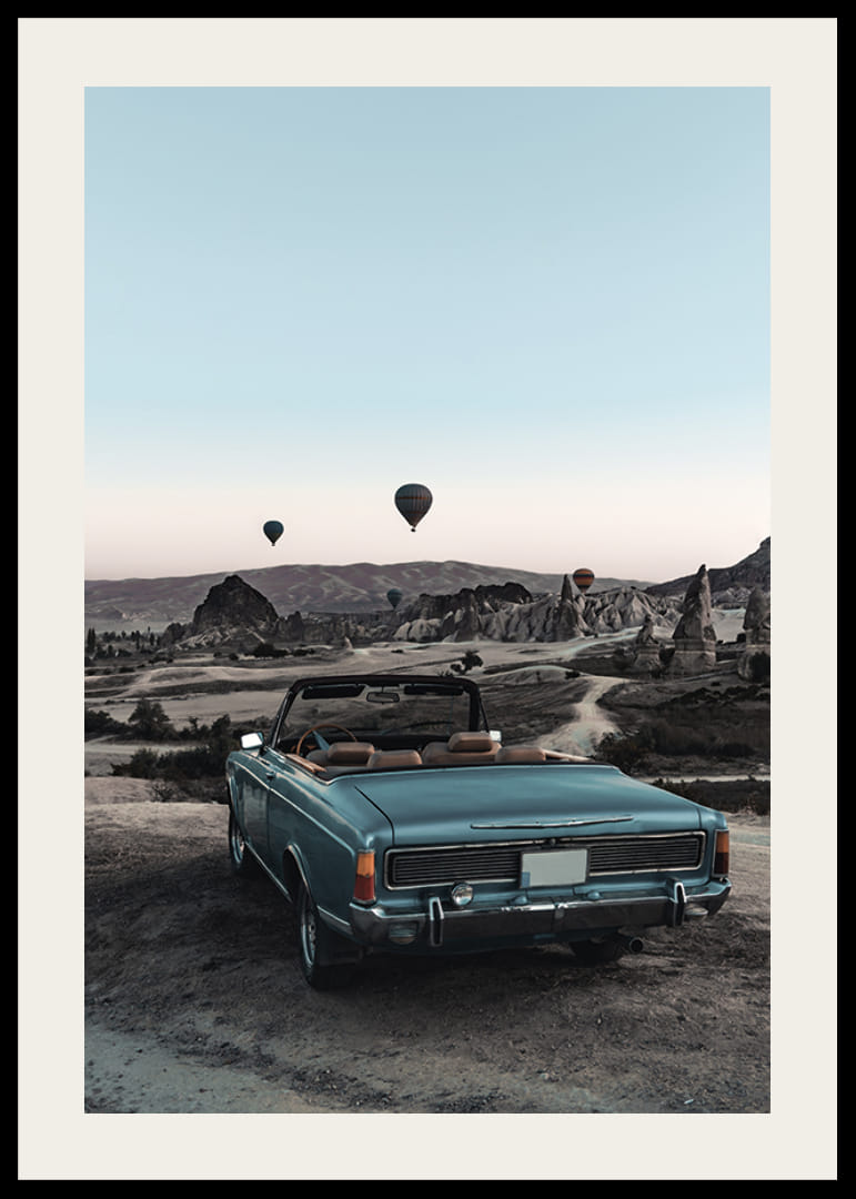 Fotografisk klassisk cabriolet vid utkiksplats med luftballonger-12