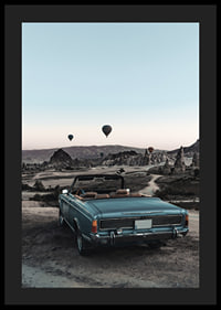 Fotografisches klassisches Cabrio am Aussichtspunkt mit Heißluftballons-4