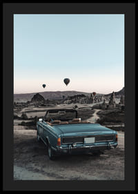 Fotografisk klassisk cabriolet vid utkiksplats med luftballonger-4