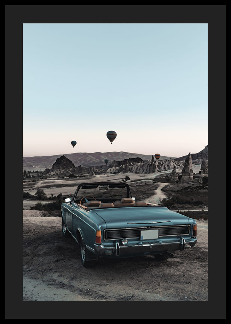 Fotografisk klassisk cabriolet vid utkiksplats med luftballonger-12