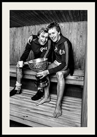 Rutger Backe och Sigge Johansson med pokalen efter seger i allsvenskan-4