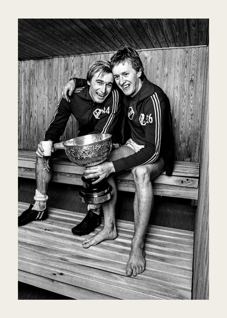 Rutger Backe och Sigge Johansson med pokalen efter seger i allsvenskan-12
