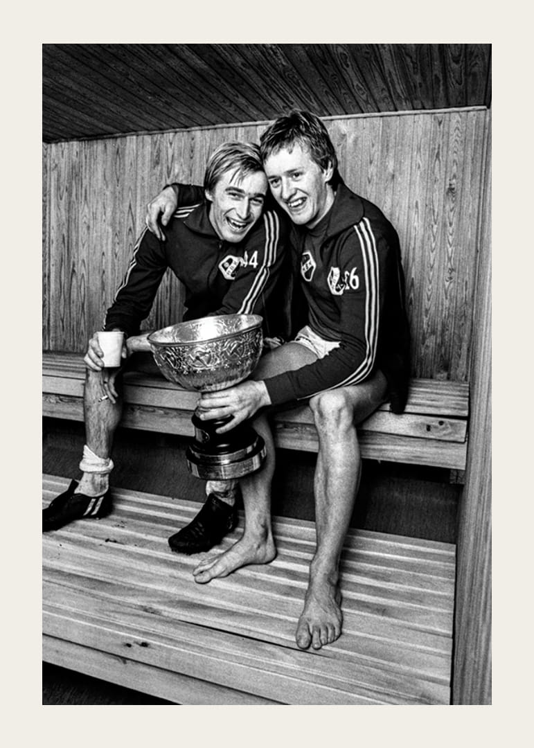 Rutger Backe och Sigge Johansson med pokalen efter seger i allsvenskan-12
