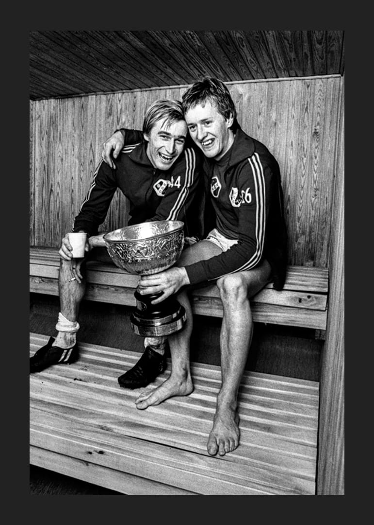 Rutger Backe och Sigge Johansson med pokalen efter seger i allsvenskan-12