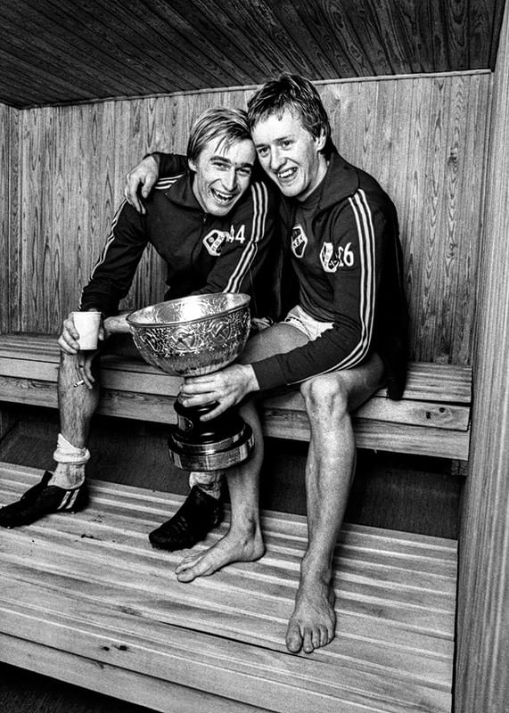Rutger Backe och Sigge Johansson med pokalen efter seger i allsvenskan-12