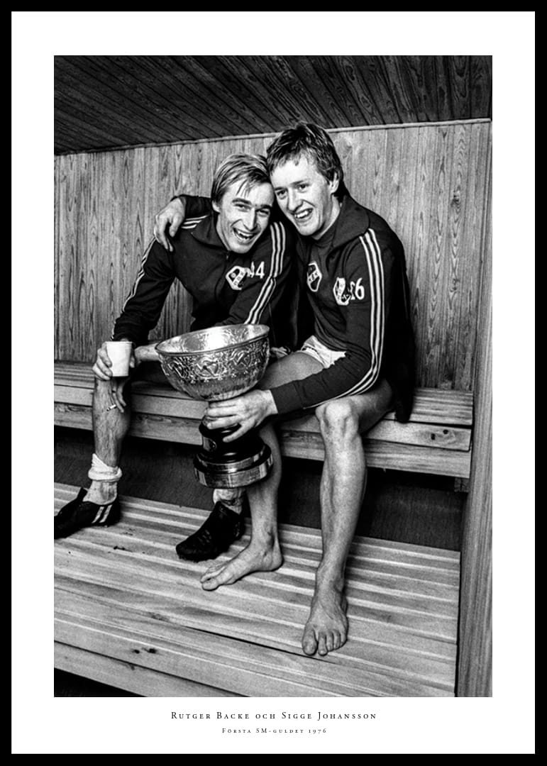 Rutger Backe och Sigge Johansson med pokalen efter seger i allsvenskan-12
