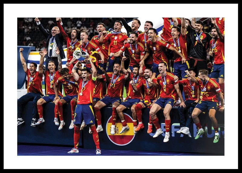 Spanien presenteras som vinnare i UEFA Euro 2024-12