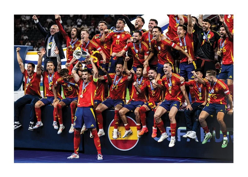 Spanien presenteras som vinnare i UEFA Euro 2024-12