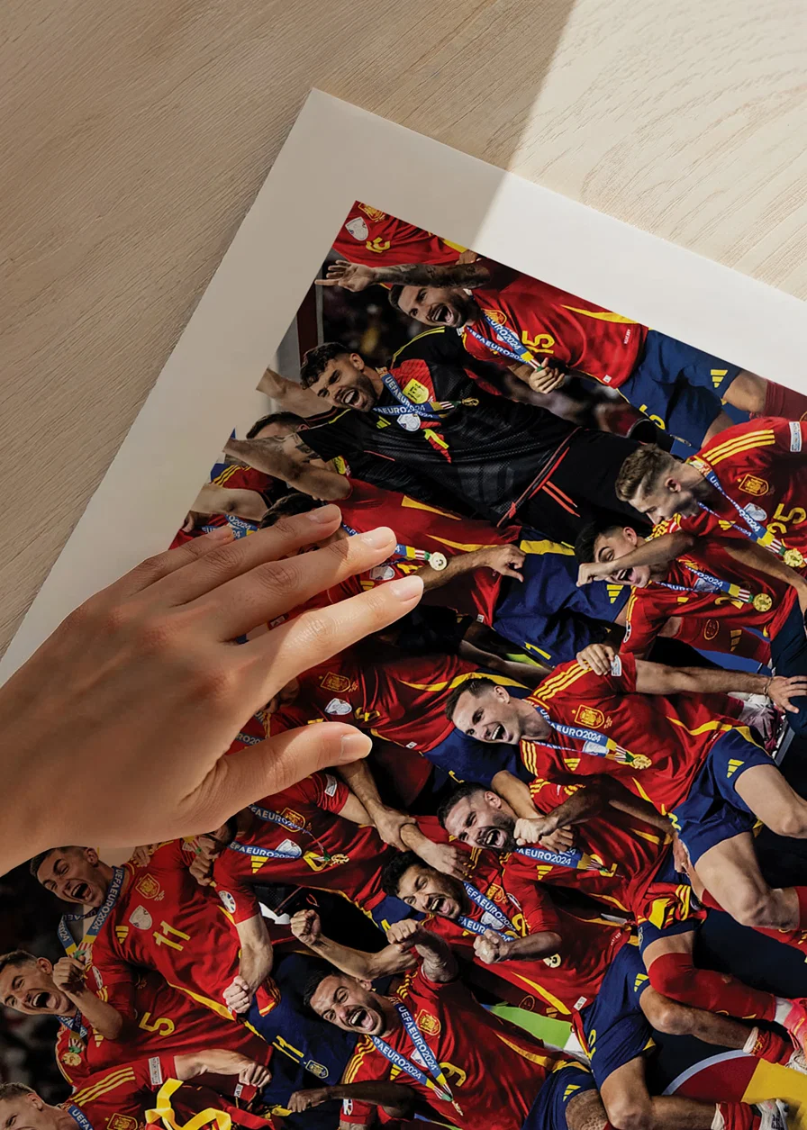 Spanien presenteras som vinnare i UEFA Euro 2024-12