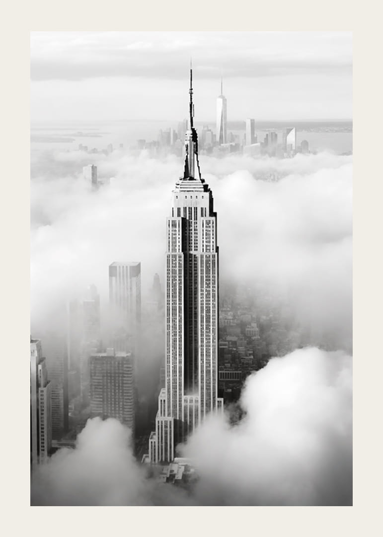 Empire State Building i svartvitt bland moln över Manhattan-12