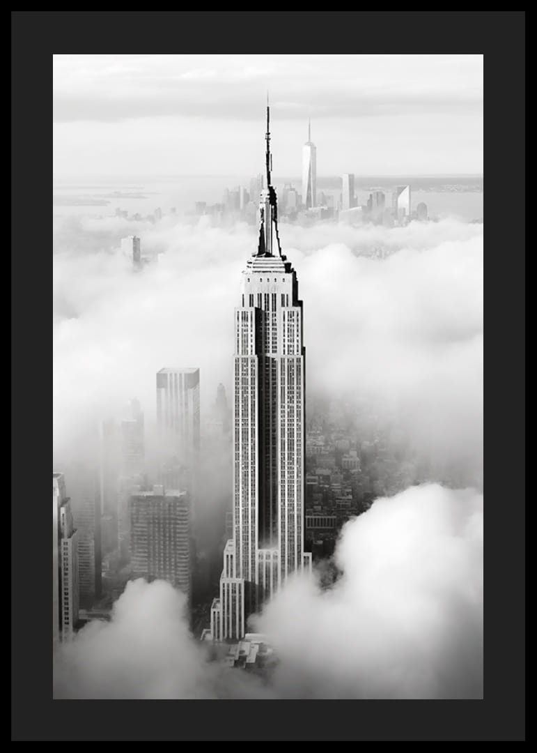 Empire State Building i svartvitt bland moln över Manhattan-12