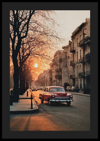 Fotografi av röd vintagebil på stadsgata i mjukt kvällsljus-4