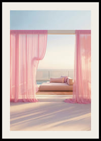 Fotografická denná posteľ s ružovými závesmi na terase pri mori-2