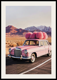 Fotografi av rosa vintage Mercedes med rosa plymer i ökenlandskap-2