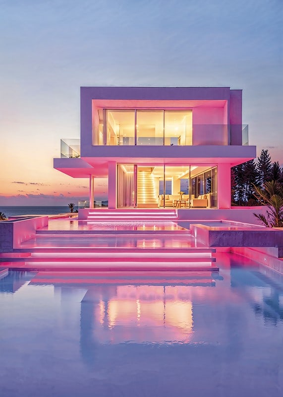 Moderne Villa mit rosa Lichtern und Pool bei Sonnenuntergang, fotografisch-12