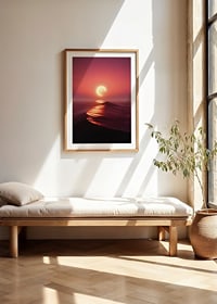 Fotorealistlik kuu horisondil lainetava mere kohal roosas valguses-8