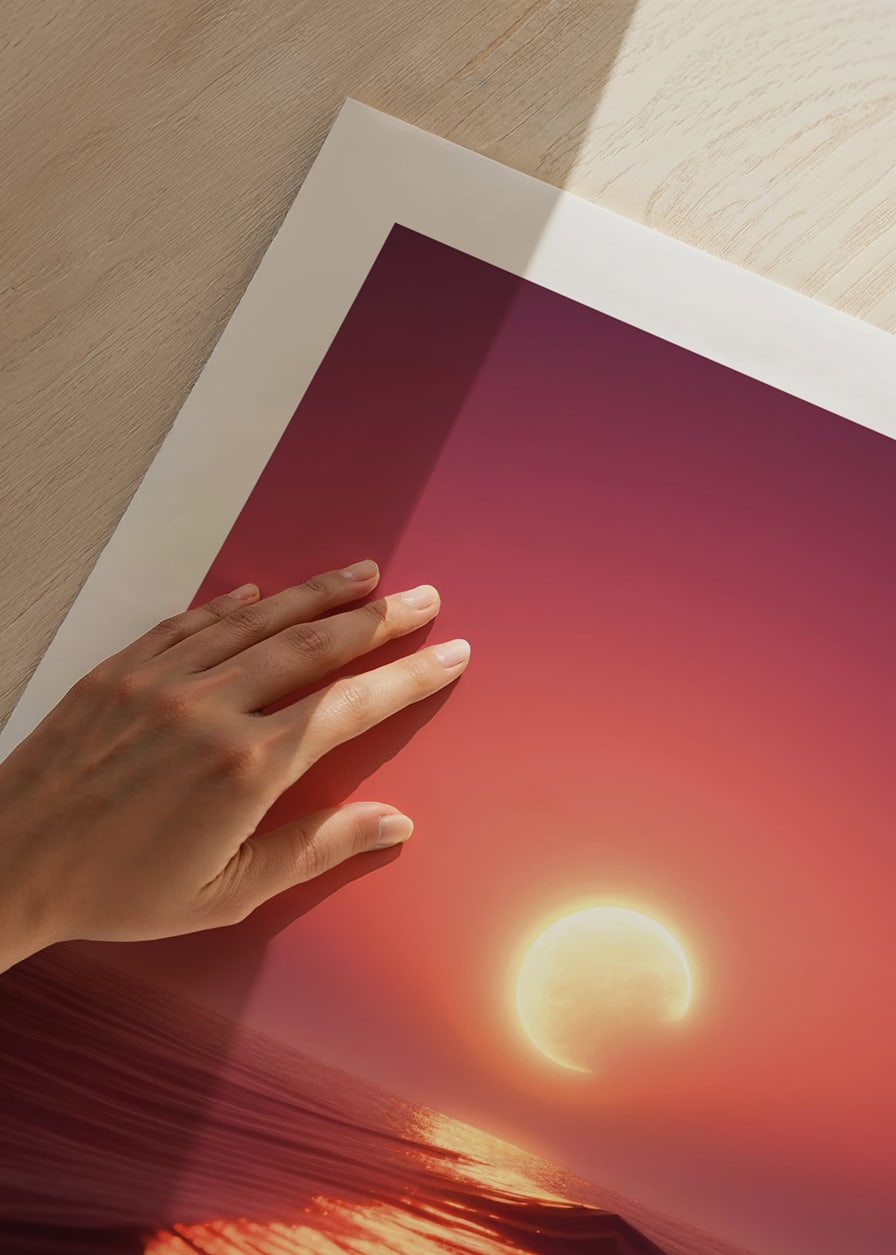Fotorealistlik kuu horisondil lainetava mere kohal roosas valguses-12