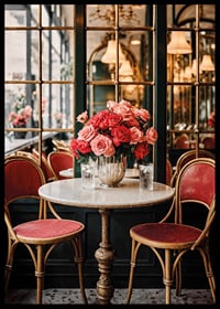 Fotografi av cafébord med rosor i vas och vintagestolar-6