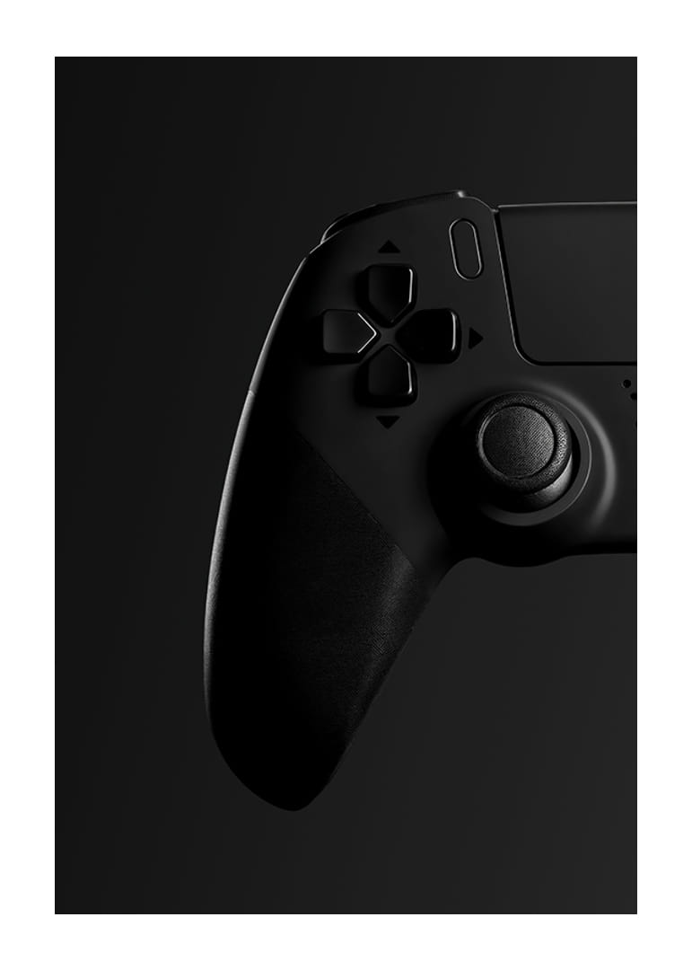 Svartvit närbild av spelkontroll med mjuk skuggning-12