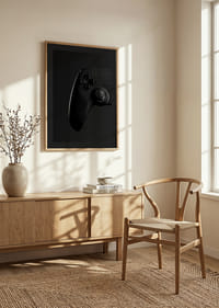 Svartvit närbild av spelkontroll med mjuk skuggning-8