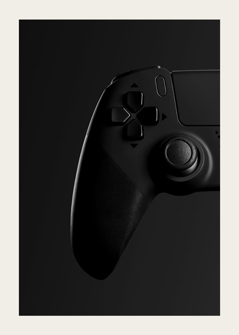 Gros plan noir et blanc d'une manette de jeu avec un ombrage doux-12