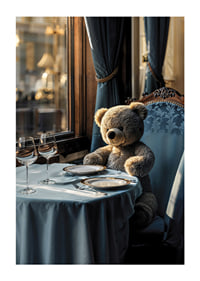 Teddybjörn vid dukat bord i elegant matsal med blått tema-1