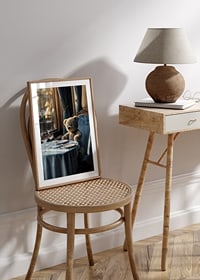 Teddybjörn vid dukat bord i elegant matsal med blått tema-8