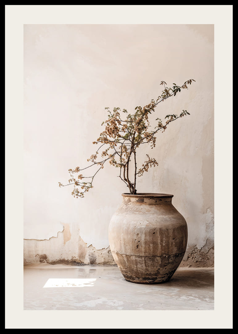 Fotografi av rustik lerkruka med blommande kvist i mjuka beiga toner-12