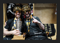 Oscar Lindberg och målvakt Gustaf Lindvall under final fem-7