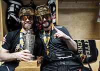 Oscar Lindberg och målvakt Gustaf Lindvall under final fem-3
