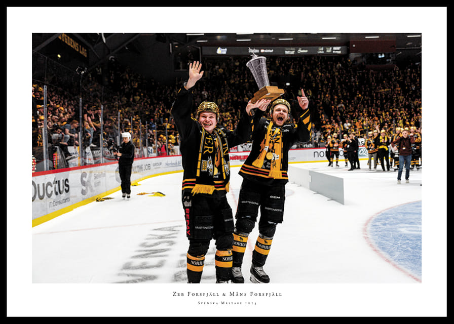 Zeb Forsfjäll och Måns Forsfjäll jublar med LeMat pokalen-12