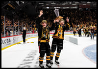 Zeb Forsfjäll och Måns Forsfjäll jublar med LeMat pokalen-8