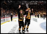 Zeb Forsfjäll och Måns Forsfjäll jublar med LeMat pokalen-2