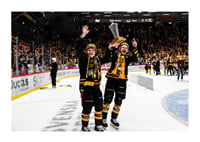 Zeb Forsfjäll och Måns Forsfjäll jublar med LeMat pokalen-3