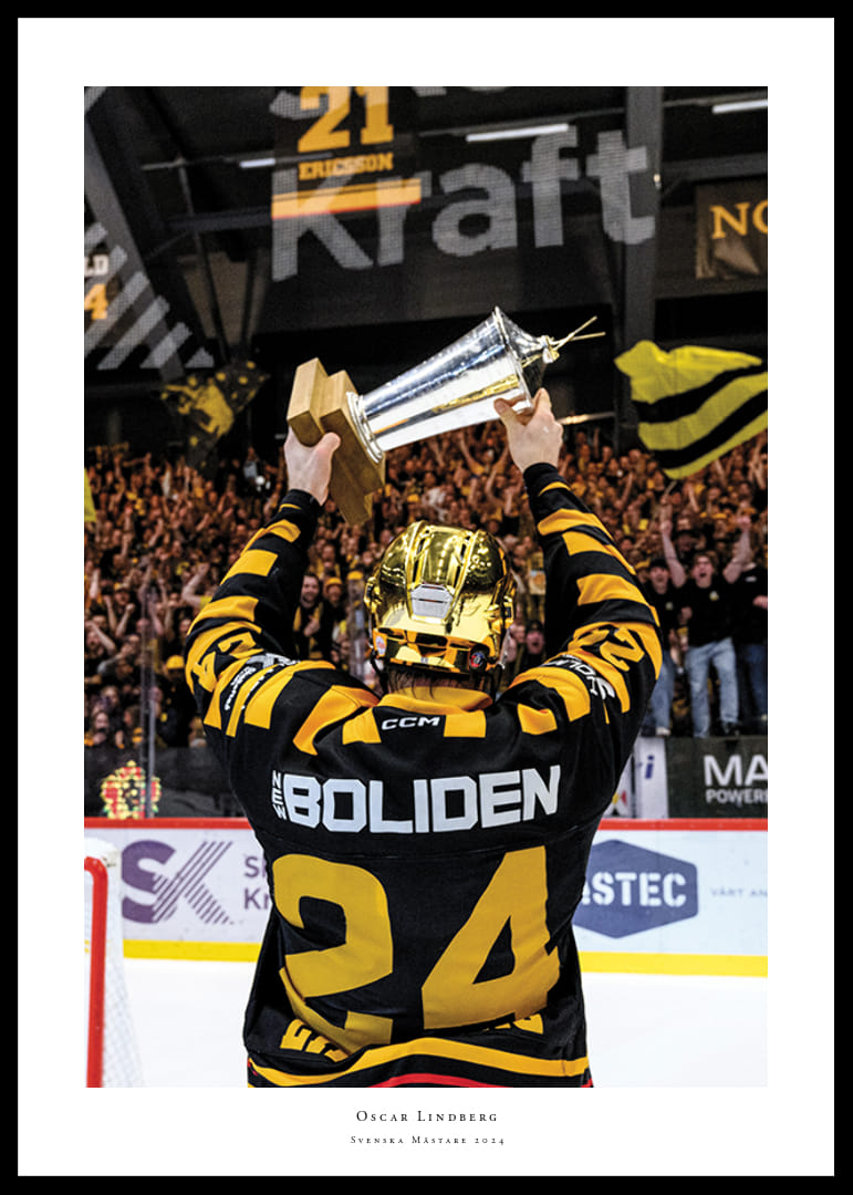 Oscar Lindberg jublar med pokalen efter final fem-12